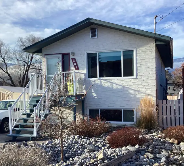 2 HOUSES FOR SALE IN PENTICTON.......SIDE BY SIDE !