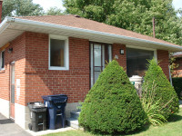2 Bedrs house for rent(Victoria Park ave/Parkway Mall
