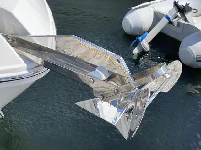 2017 rinker 290 end of season sale price in Powerboats & Motorboats in Cape Breton - Image 5