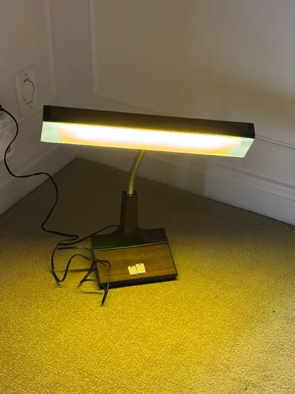 Vintage Faux-Wood Panel Fluorescent Desk Lamp - max. 19.5" tall in Indoor Lighting & Fans in City of Toronto - Image 3