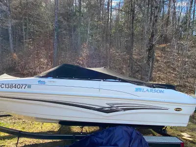 Larson Bowrider – Excellente condition Magnifique bateau très propre et bien entretenu, idéal pour l...