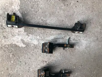 This is a used set of towing base plates. I bought it years ago to install on my car, but it didn’t...
