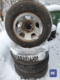 205/75R15 4 pneus d'HIVER Goodyear d'occasion sur rimes (96)