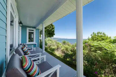 Maisons 3 et 4 chambres en face du fleuve Saint-Irénée!, View more