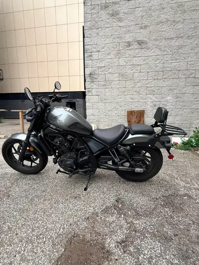 Bought new in 2023, never been dropped. Upgraded the exhaust. Still have the stock exhuast. Also add...