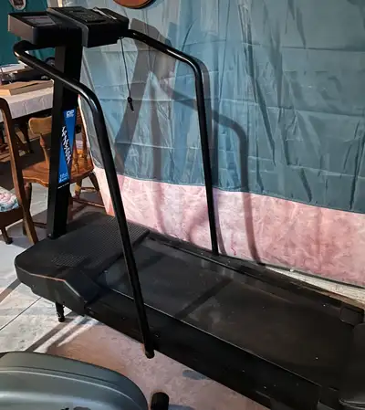 Get ready to amp up your fitness game with this DP ProForm 400T Treadmill! This treadmill is ready t...