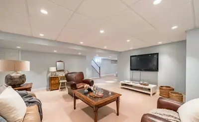 The finished basement features a separate entrance located in the highly coveted Glens Community. Th...