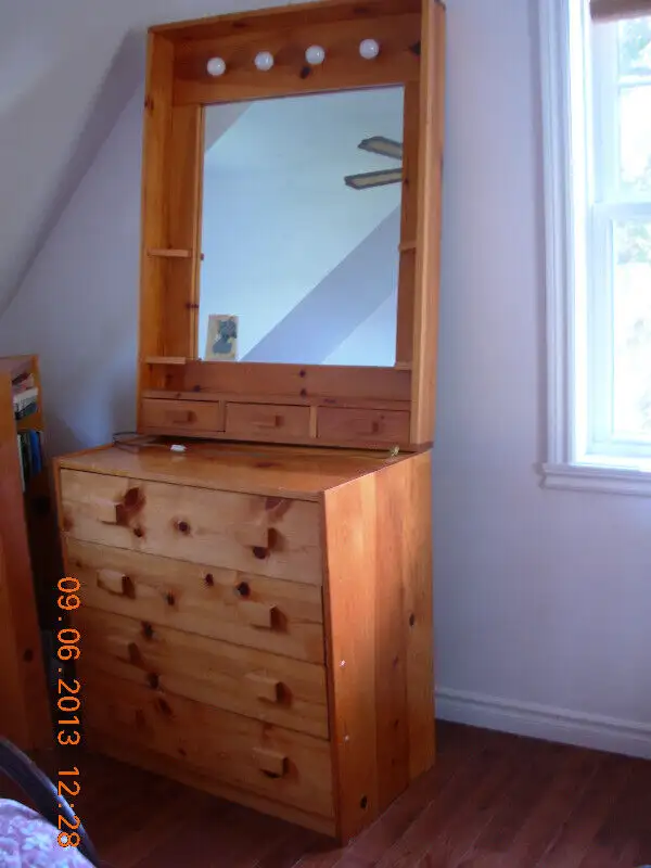 Meubles en pin solide/pine furniture,bureau avc mirroir,etagere in Bookcases & Shelving Units in City of Montréal - Image 5