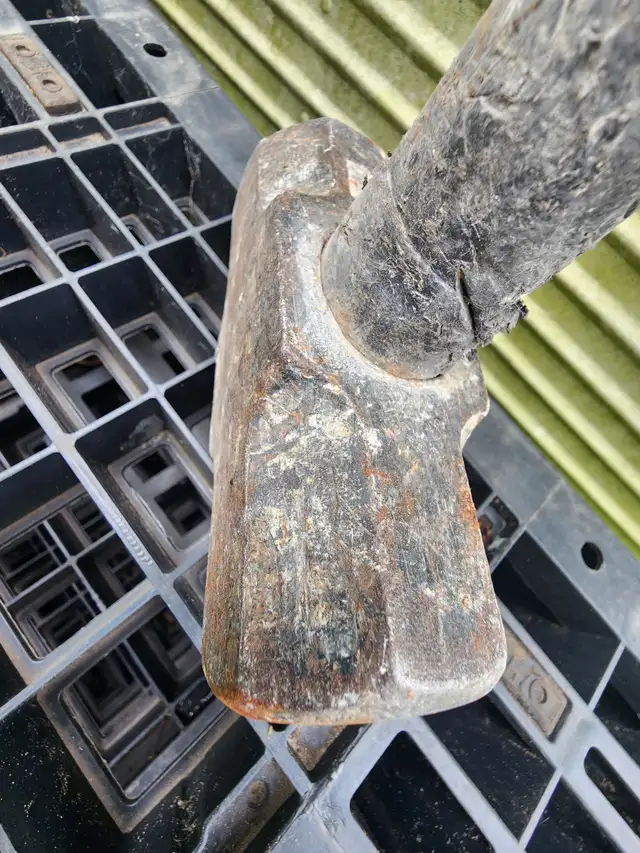 6 Lb. Long Handle Sledge Hammer65048385789441122
