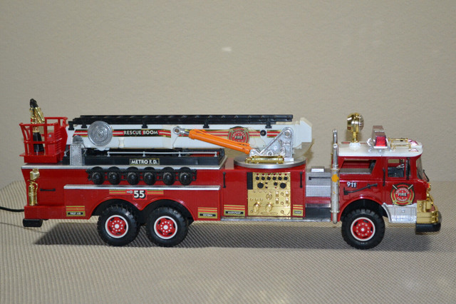New Bright 1988 Rescue Boom Metro Fire Truck NO.55 Wired Remote in Toys & Games in Mississauga / Peel Region