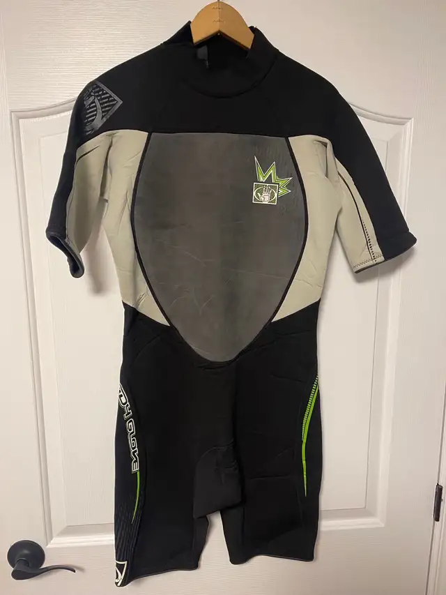Men’s Wetsuits Large 2mm in Water Sports in Gatineau - Image 2