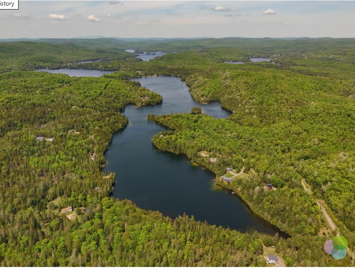 ( RARE ) 150 Acres with Lake Front 1 Hr north of Montreal — photo 2