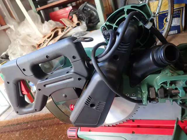 12" Sliding Compound Miter Saw by General in Power Tools in Thunder Bay - Image 8