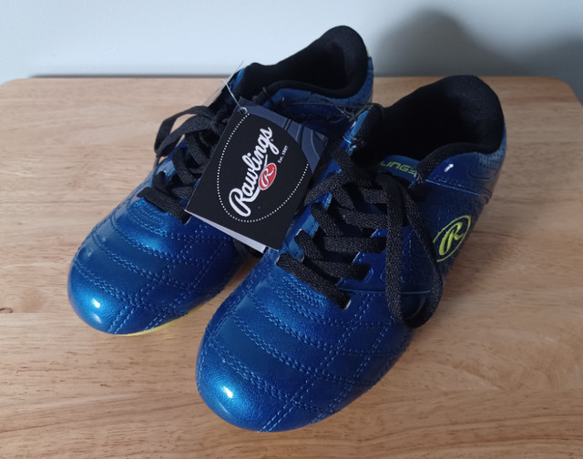 Brand New Rawlings Boy's Soccer Shoe Size 4 For Sale! in Soccer in Markham / York Region - Image 4