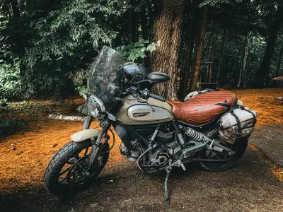 Moto de rêve cherche un nouveau propriétaire! Tous les accessoires viennent avec! :) La moto a toujo...