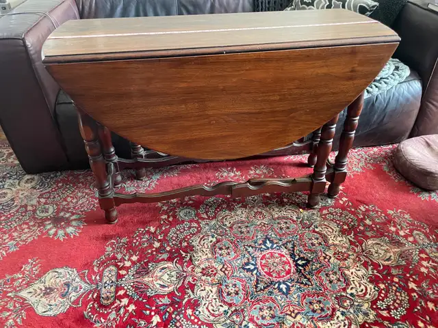 Antique English Solid Walnut Gate leg Table in Dining Tables & Sets in City of Toronto - Image 5