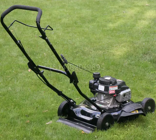 Tondeuse à gazon essence gaz Yard Machines 132cc OHV lawn mower in Lawnmowers & Leaf Blowers in City of Montréal - Image 9