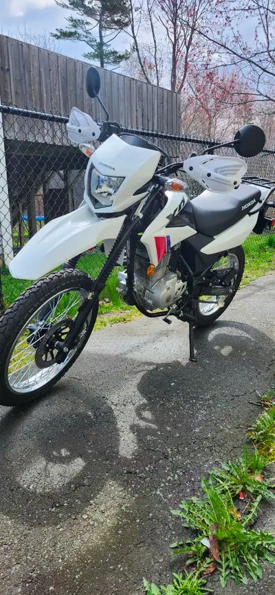 New has 88km on it has handgaurds and i have a honda skid plate for not install asking 5900.00