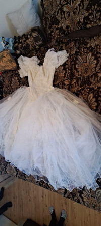 Robe de mariage usagée grandeur 12 ans