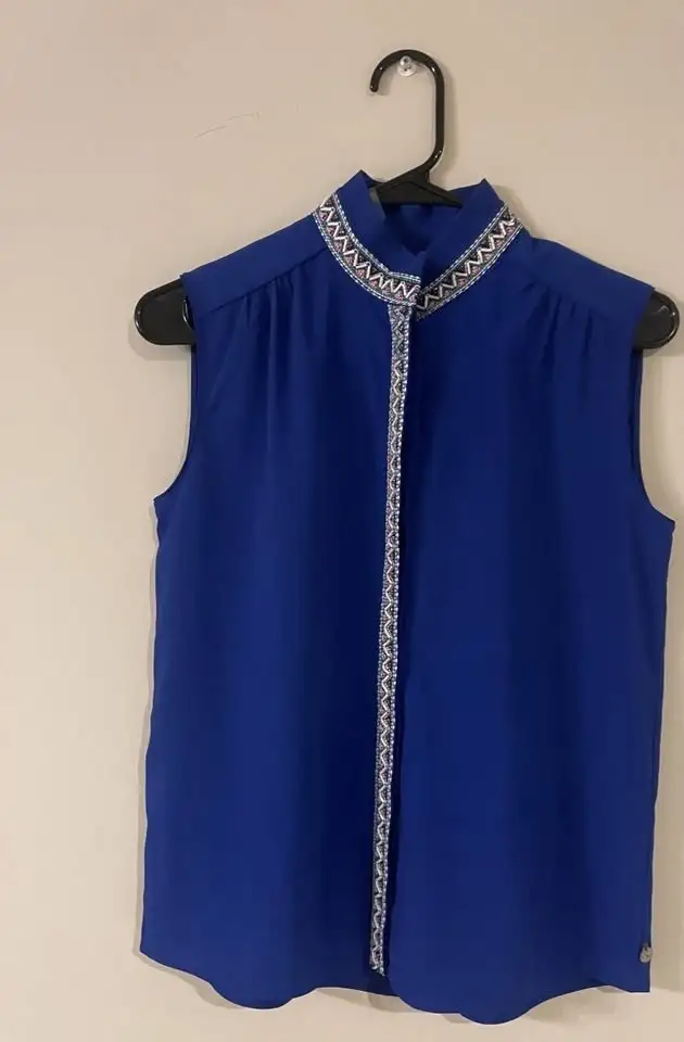 AN X SMALL / SMALL BRAND NEW  DESIGNER FORMAL DARK BLUE TOP  BY