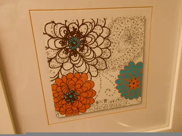 Flower Picture Set - 2 in Home Décor & Accents in Hamilton - Image 3