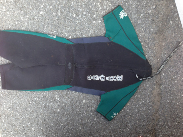 Wetsuit body glove, size (L) in Water Sports in Ottawa - Image 3