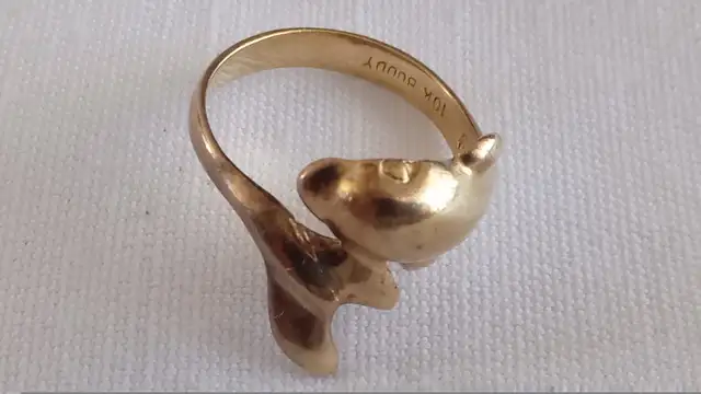 SOLD..10K GOLD DOLPHIN RING in Jewellery & Watches in Barrie - Image 6