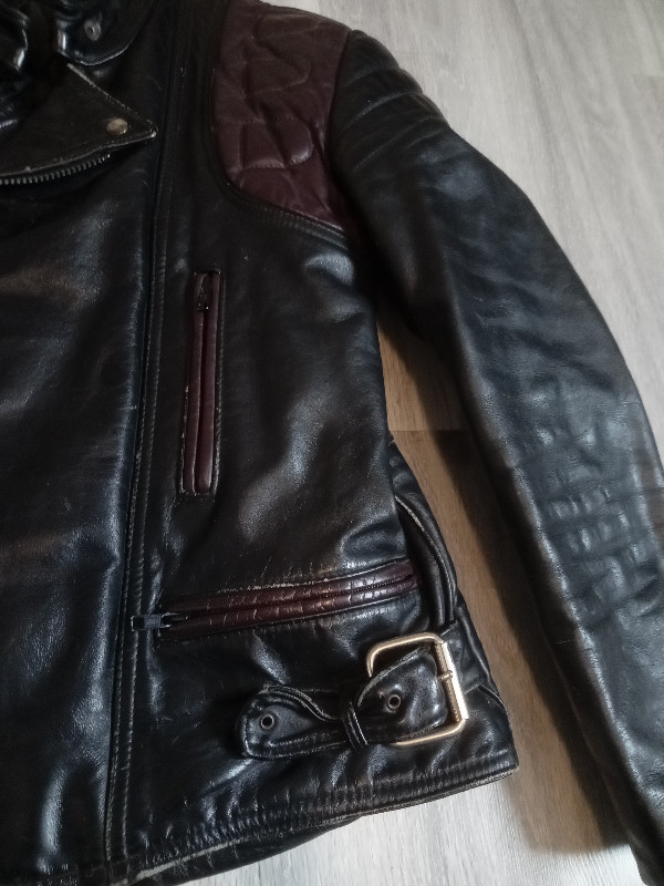 Vintage Leather Motorcycle Jacket - Mens Small - Womens Medium in Men's in Edmonton - Image 2