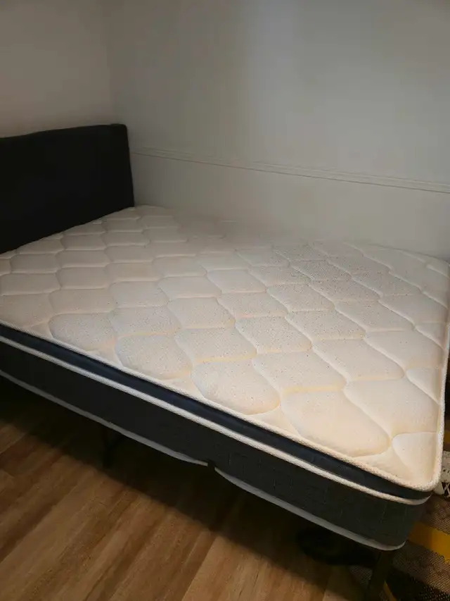Lit Queen COMPLET (Acheté sur Amazon) – Matelas+Base et Tête de in Beds & Mattresses in West Island - Image 3