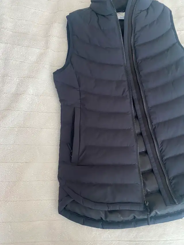 VEST - Wind River, black, women's XS in Women's - Tops & Outerwear in Markham / York Region - Image 3