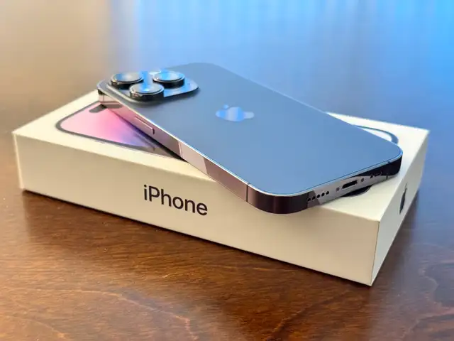 [Like-New] Unlocked iPhone 14 Pro 256GB Deep Purple in Cell Phones in Delta/Surrey/Langley - Image 3