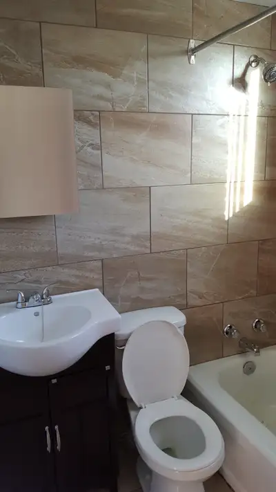 5 1/2 à louer à Shawinigan-sud, dans immeuble tranquille, coin de rue, pour personne retraitée ou co...