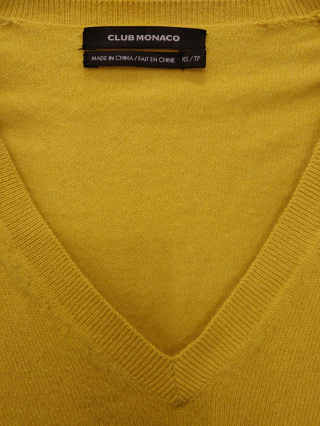 Club Monaco 100% Cashmere Sweater XS in Women's - Tops & Outerwear in City of Toronto - Image 3