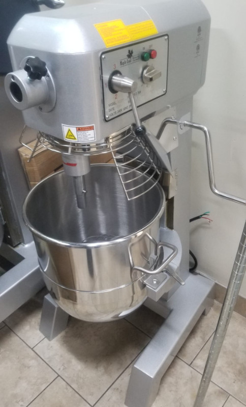 Commercial 40 Qt Capacity Planetary Stand Dough Mixer in Other Business & Industrial in City of Toronto - Image 2