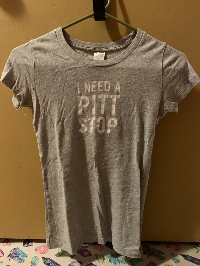 Abercrombie and Fitch Vintage Tee in Women's - Tops & Outerwear in Regina