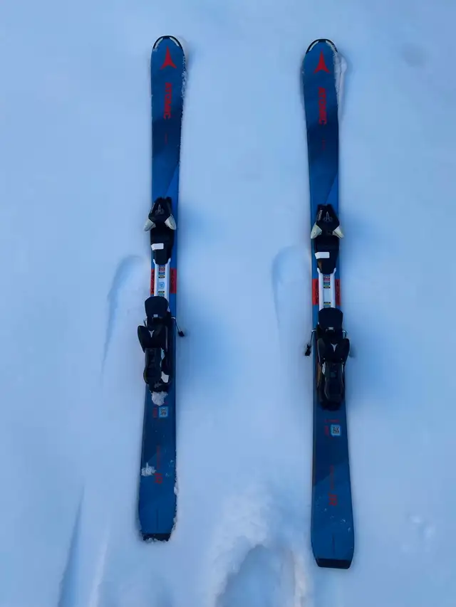 Ski alpin Atomic in Ski in Laval / North Shore - Image 2