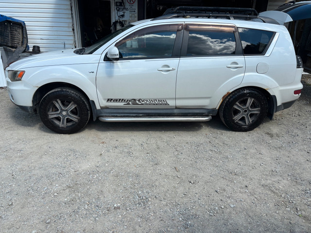 Mitsubishi outlander in Cars & Trucks in Gatineau - Image 2