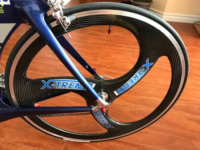 MINT X-Treme Carbon Fiber rear clincher wheel 700C for road bike in Road in Mississauga / Peel Region - Image 2