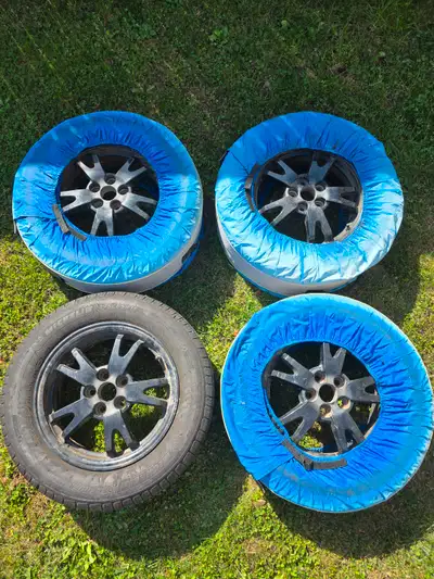 Selling because I traded the Prius Prime 2020. Used mint condition, comes with cover. Always used wi...
