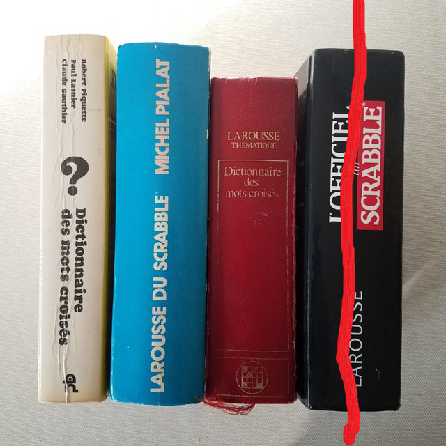 Livres de scrabble et de mots croisés/Scrabble & crossword books in Textbooks in Moncton