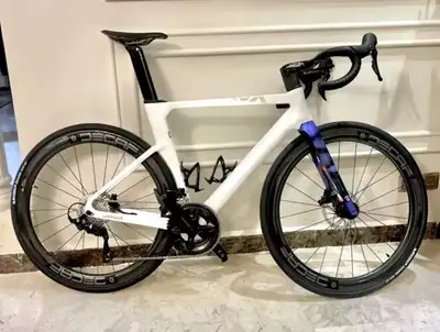 2026 FULL CARBON AERO BIKE SIZE48 SHIMANO 105 HYDRO DISCS, View more