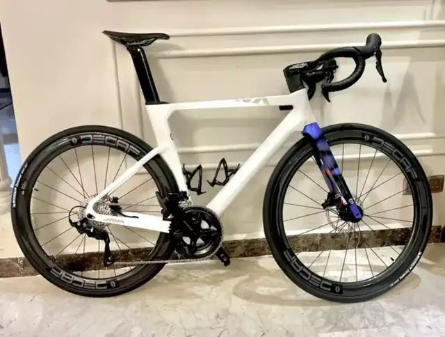 2026 FULL CARBON AERO BIKE SIZE48 SHIMANO 105 HYDRO DISCS in Road in St. Catharines - Image 2