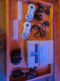 SNES Console w/ 2 controllers