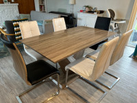 Beautiful dining table, made in Canada 