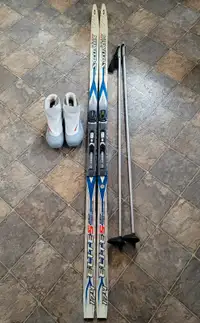 Cross Country Ski set - Waxless - Womens 5 - 5.5 / Youth 4 - 4.5