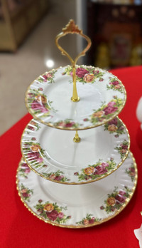 Old country Roses Royal Albert three tier cake stand 