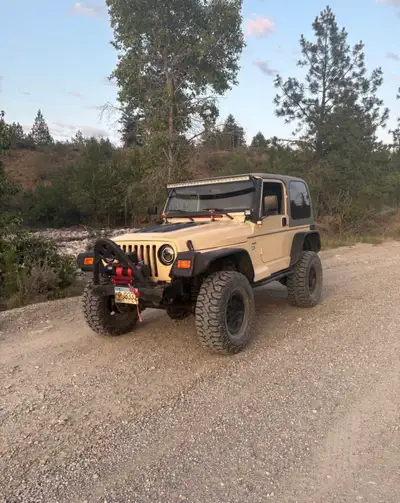 Obo - very open to offers or trades 1997 Jeep TJ wrangler Inline 6 4.0L Auto transmission 364k kms R...