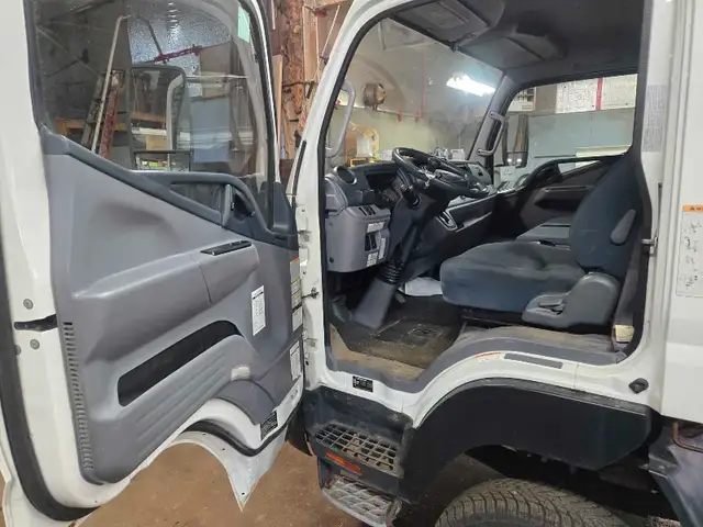 2017 Mitsubishi fuso63849105730563122