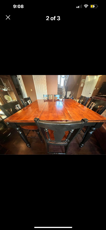 Beautiful bar height solid hardwood dining room table & 7 chairs in Dining Tables & Sets in Kingston - Image 2