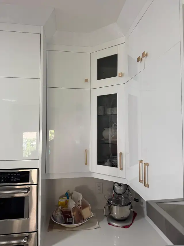 White Vision Style Kitchen Cabinets in Cabinets & Countertops in Markham / York Region - Image 11